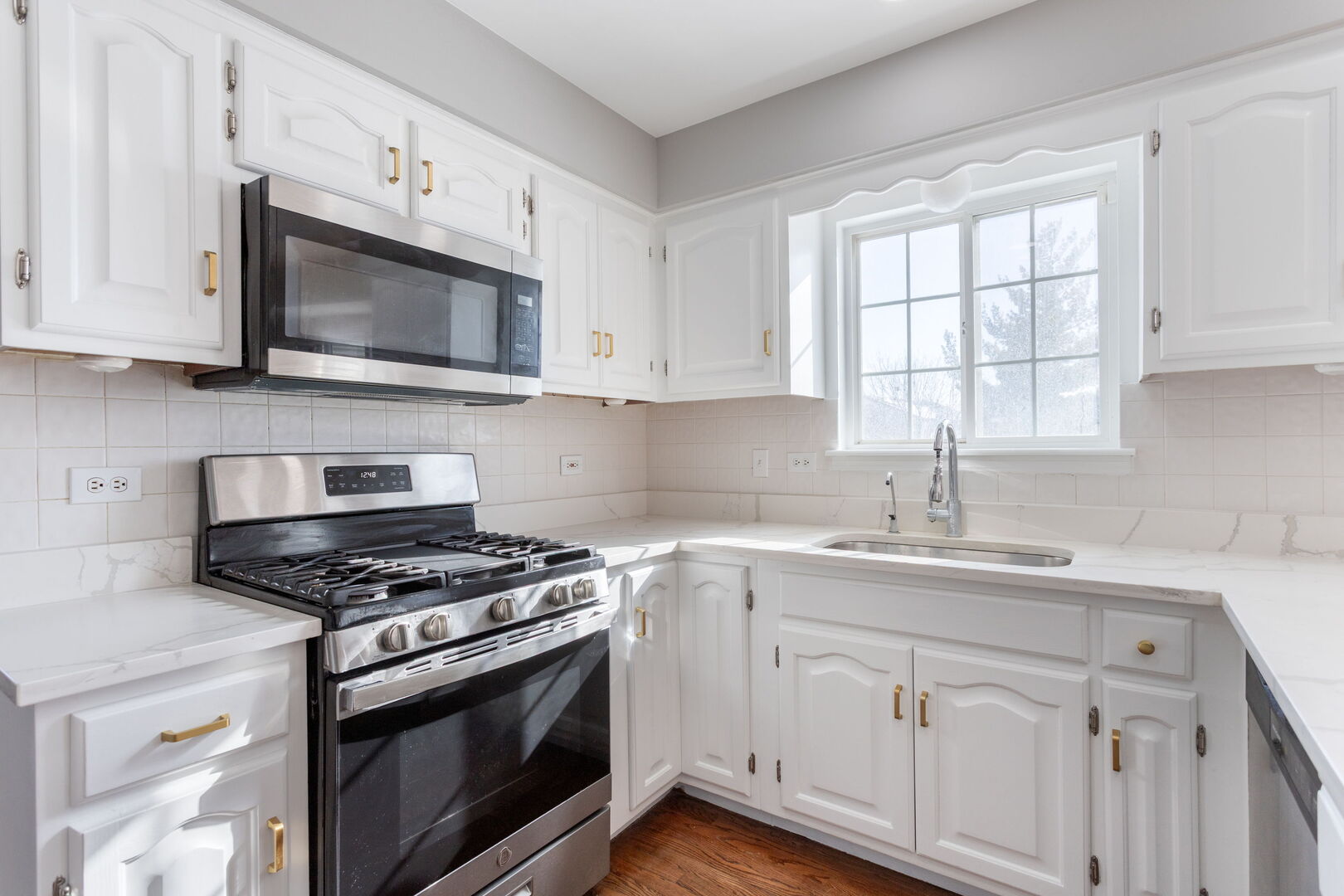 923 Ontario Drive, Romeoville, IL 60446