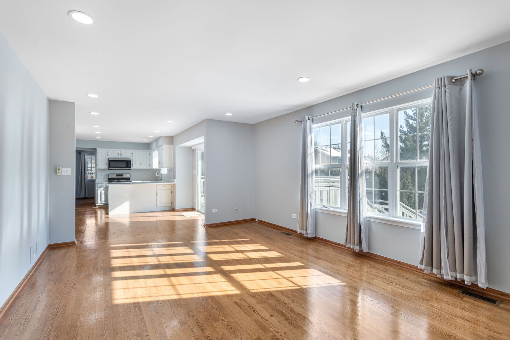 923 Ontario Drive, Romeoville, IL 60446