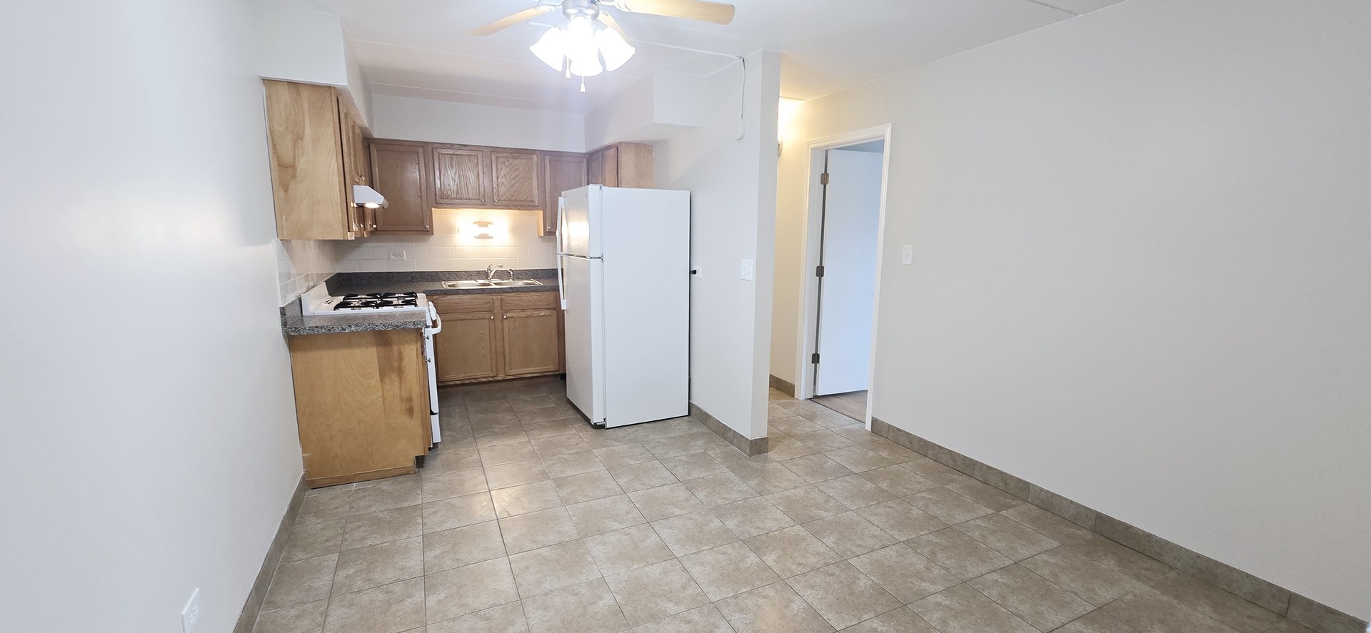 318 W Naperville Road #8, Westmont, IL 60559