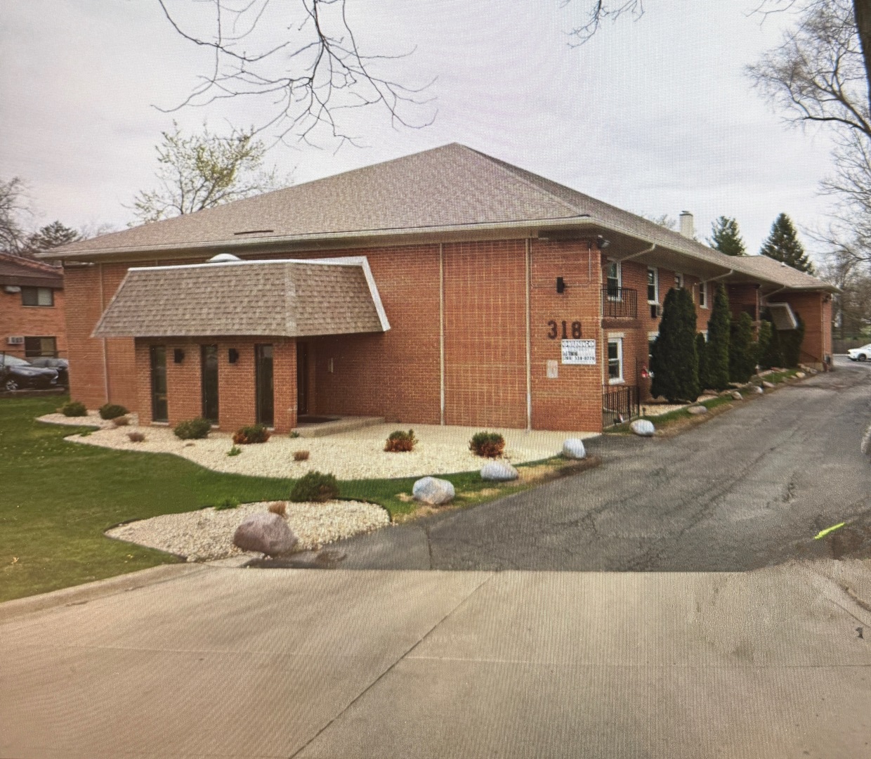 318 W Naperville Road #8, Westmont, IL 60559