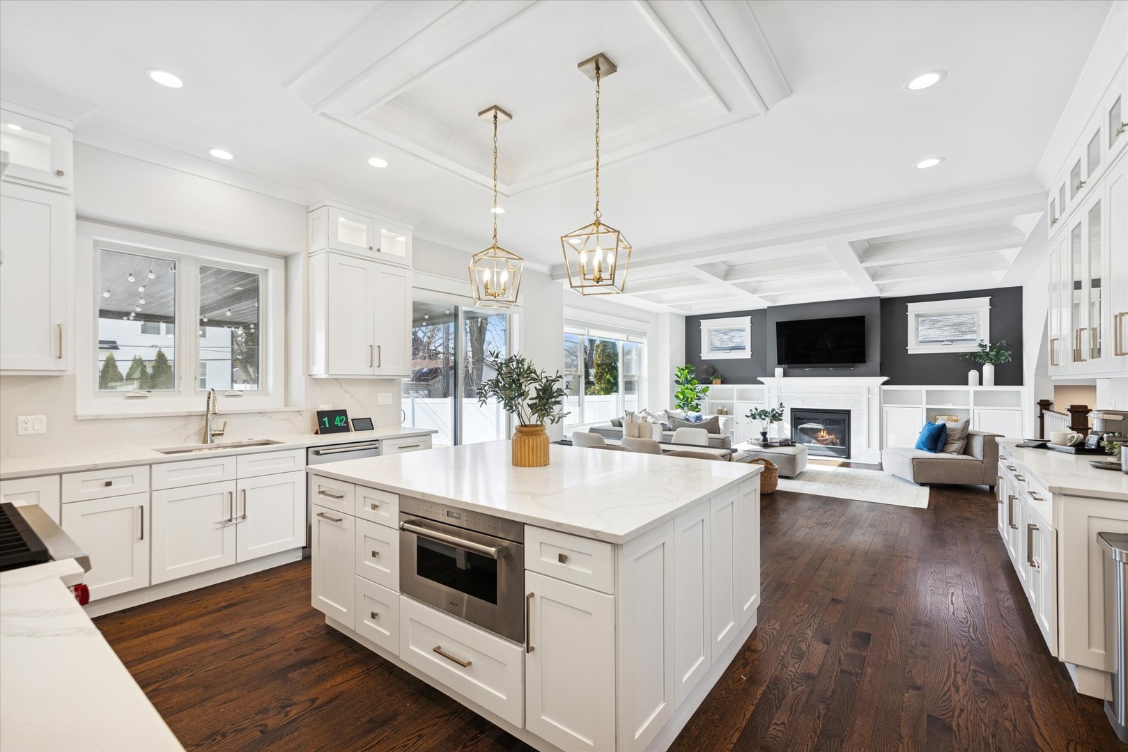 432 N Ridgeland Avenue, Elmhurst, IL 60126