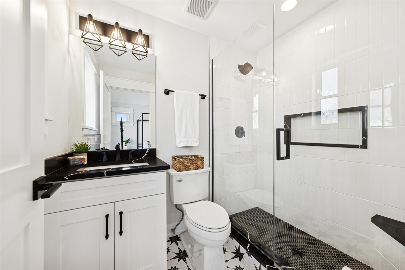 432 N Ridgeland Avenue, Elmhurst, IL 60126