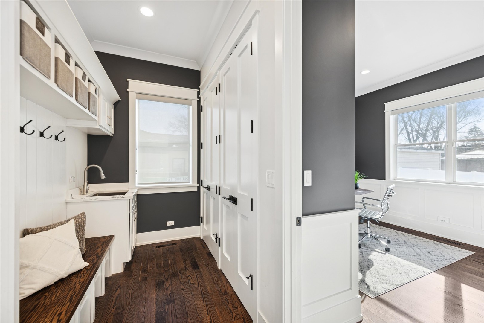 432 N Ridgeland Avenue, Elmhurst, IL 60126