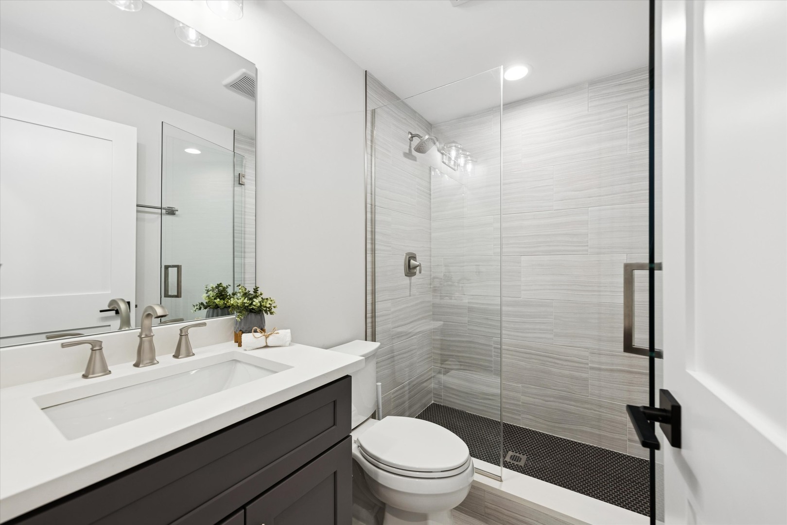 432 N Ridgeland Avenue, Elmhurst, IL 60126