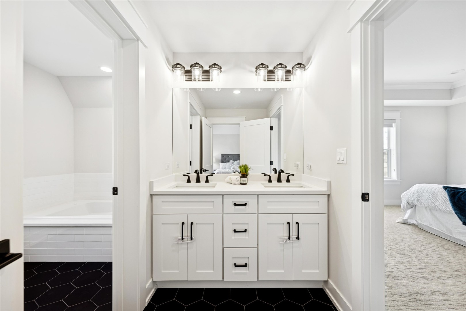 432 N Ridgeland Avenue, Elmhurst, IL 60126