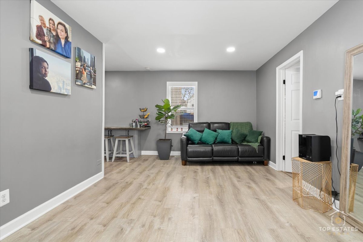 268 N Gifford Street, Elgin, IL 60120