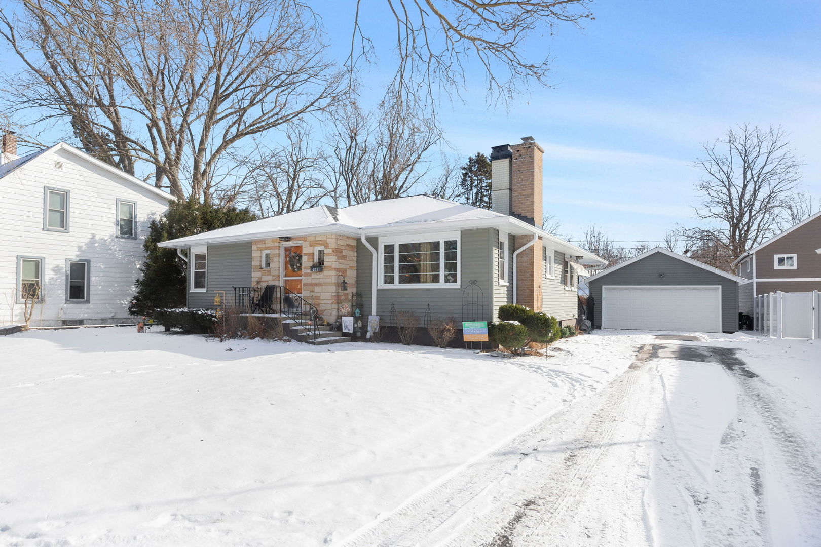 121 Pomeroy Avenue, Crystal Lake, IL 60014