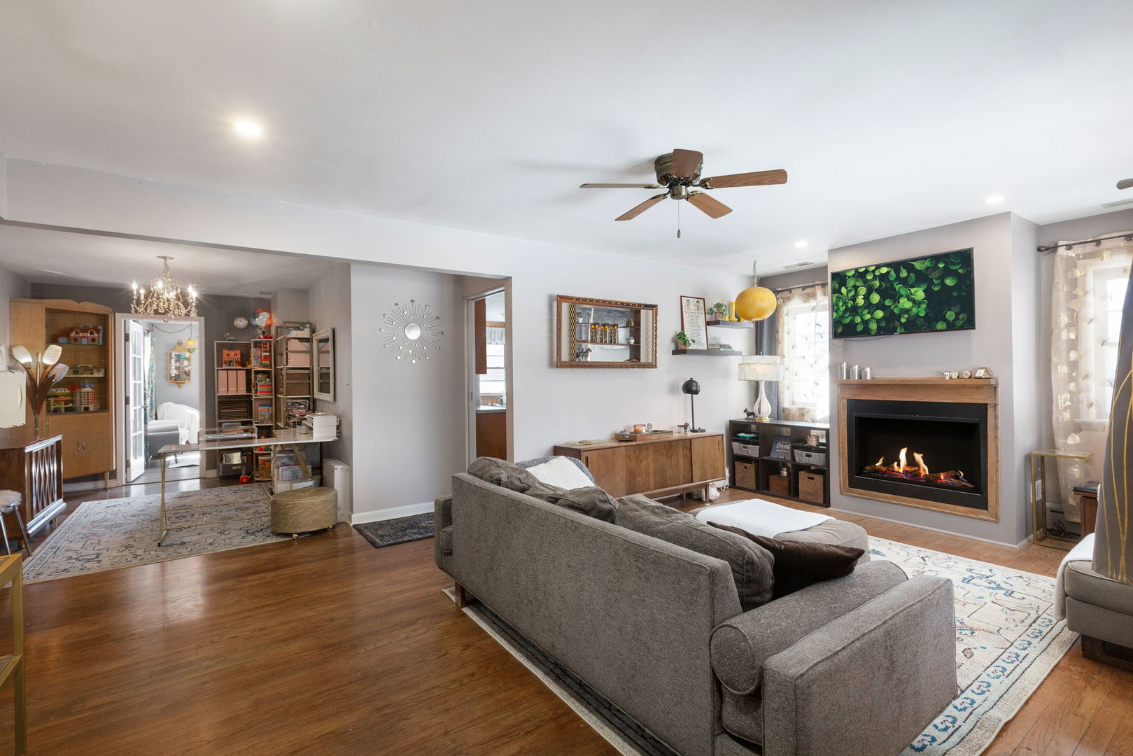 121 Pomeroy Avenue, Crystal Lake, IL 60014