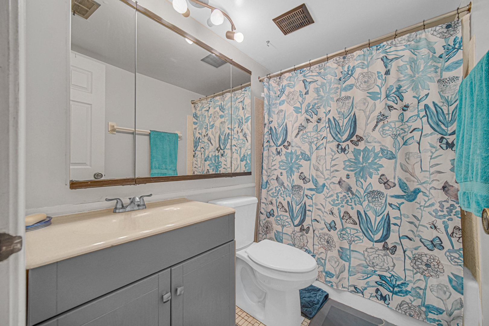 18559 Escanaba Avenue #201, Lansing, IL 60438