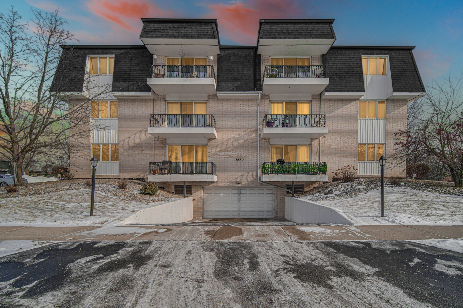 18559 Escanaba Avenue #201, Lansing, IL 60438