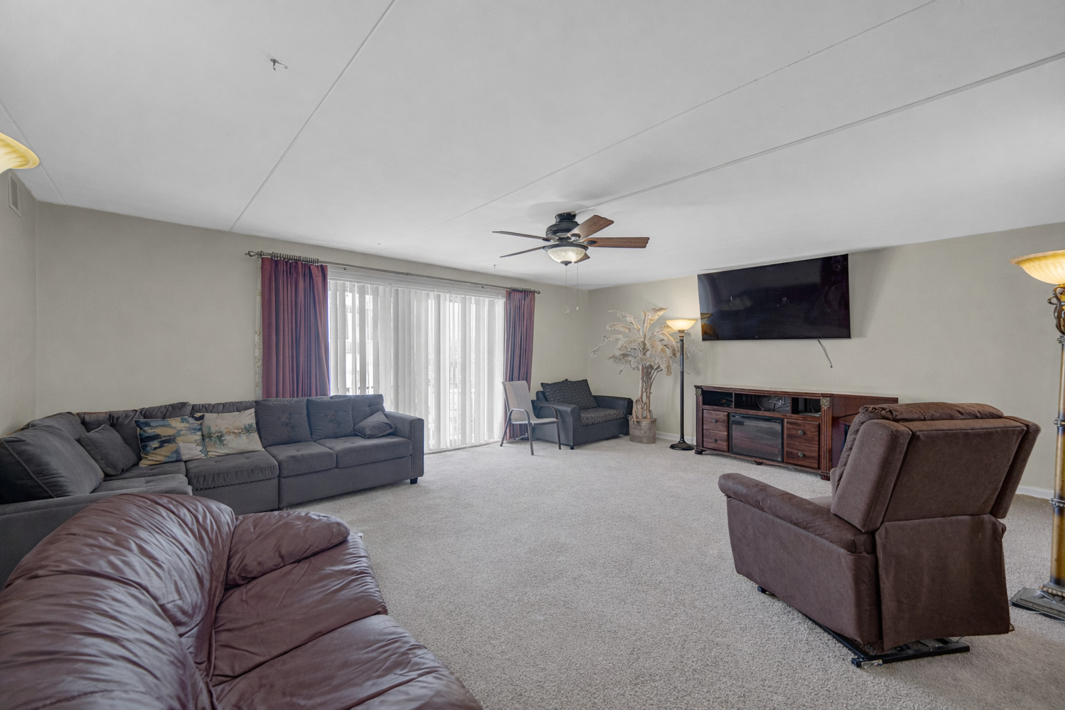 18559 Escanaba Avenue #201, Lansing, IL 60438