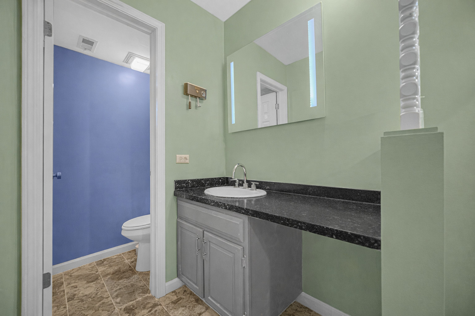 18559 Escanaba Avenue #201, Lansing, IL 60438