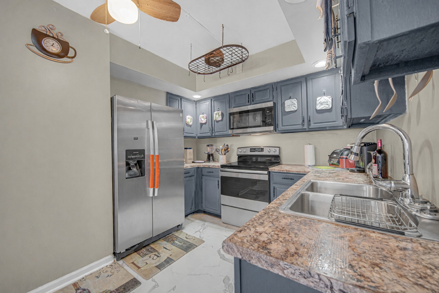 18559 Escanaba Avenue #201, Lansing, IL 60438