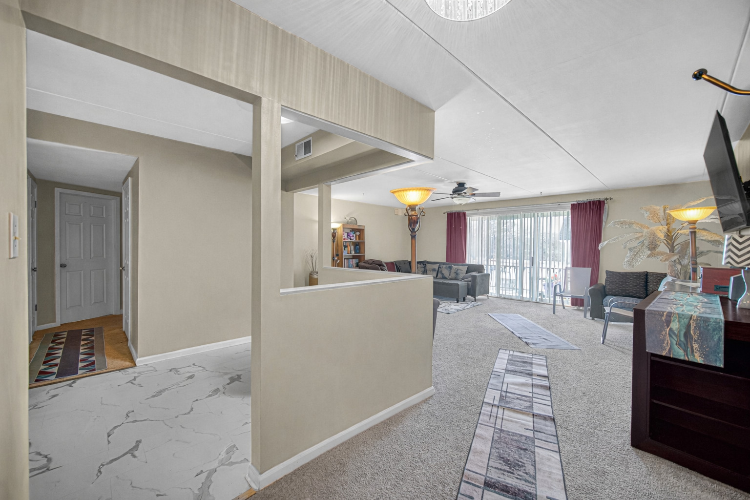 18559 Escanaba Avenue #201, Lansing, IL 60438