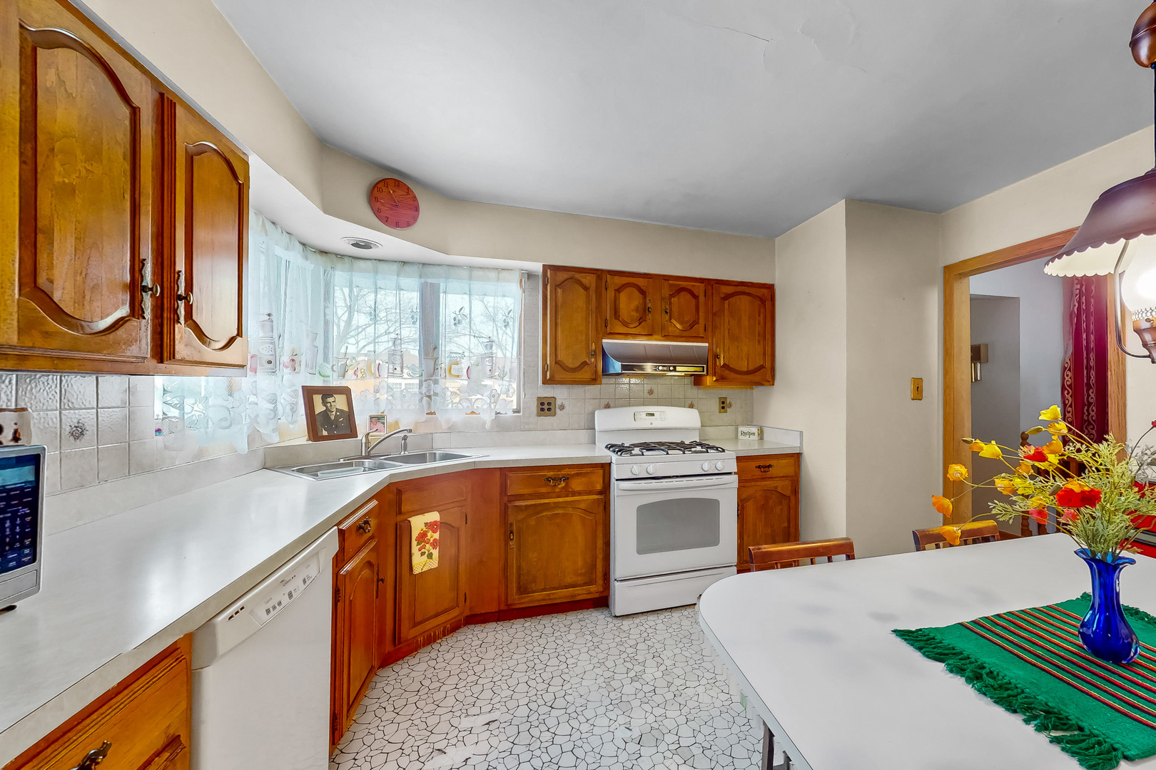 7355 W Lill Street, Niles, IL 60714