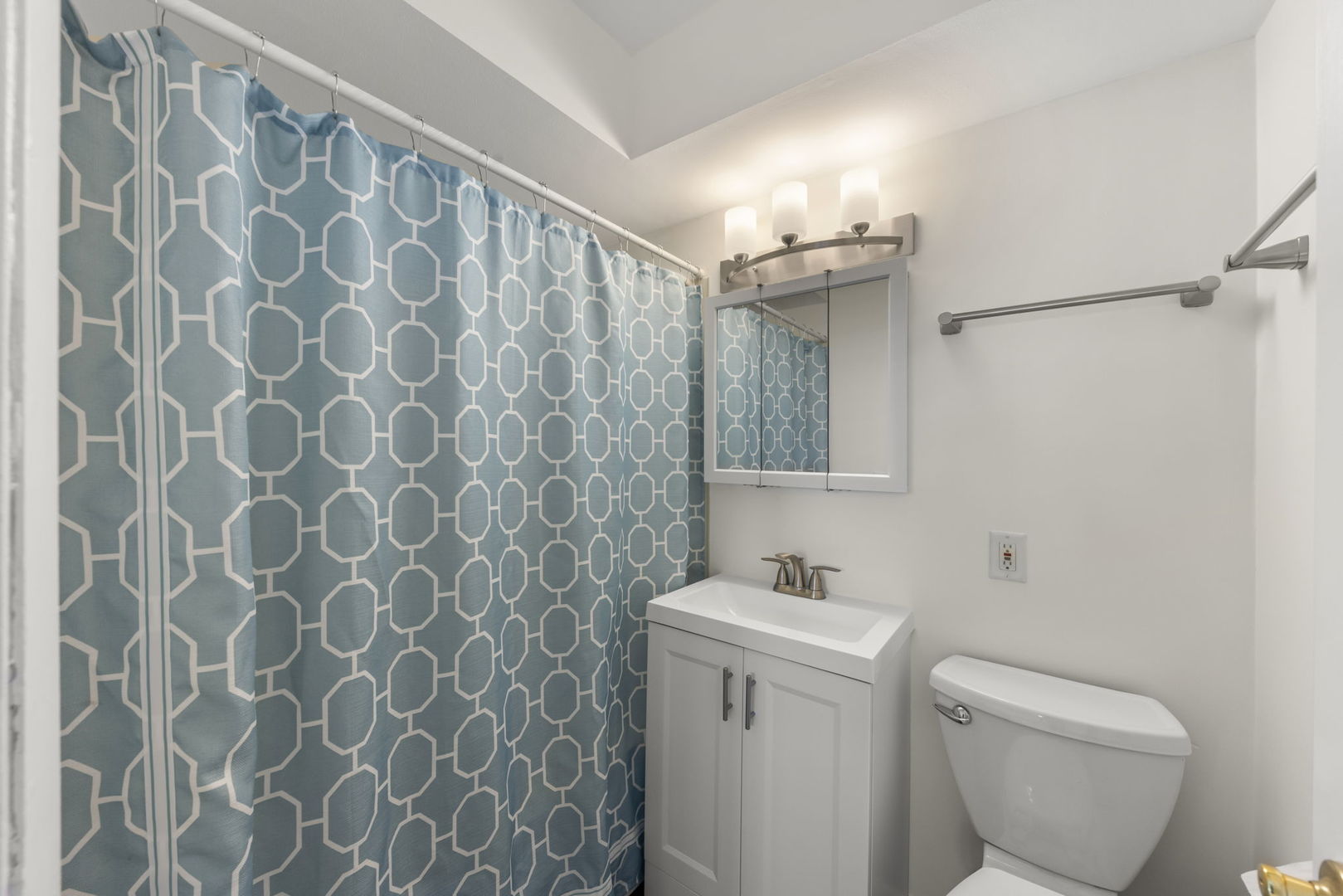 2331 Ogden Avenue #4, Downers Grove, IL 60515