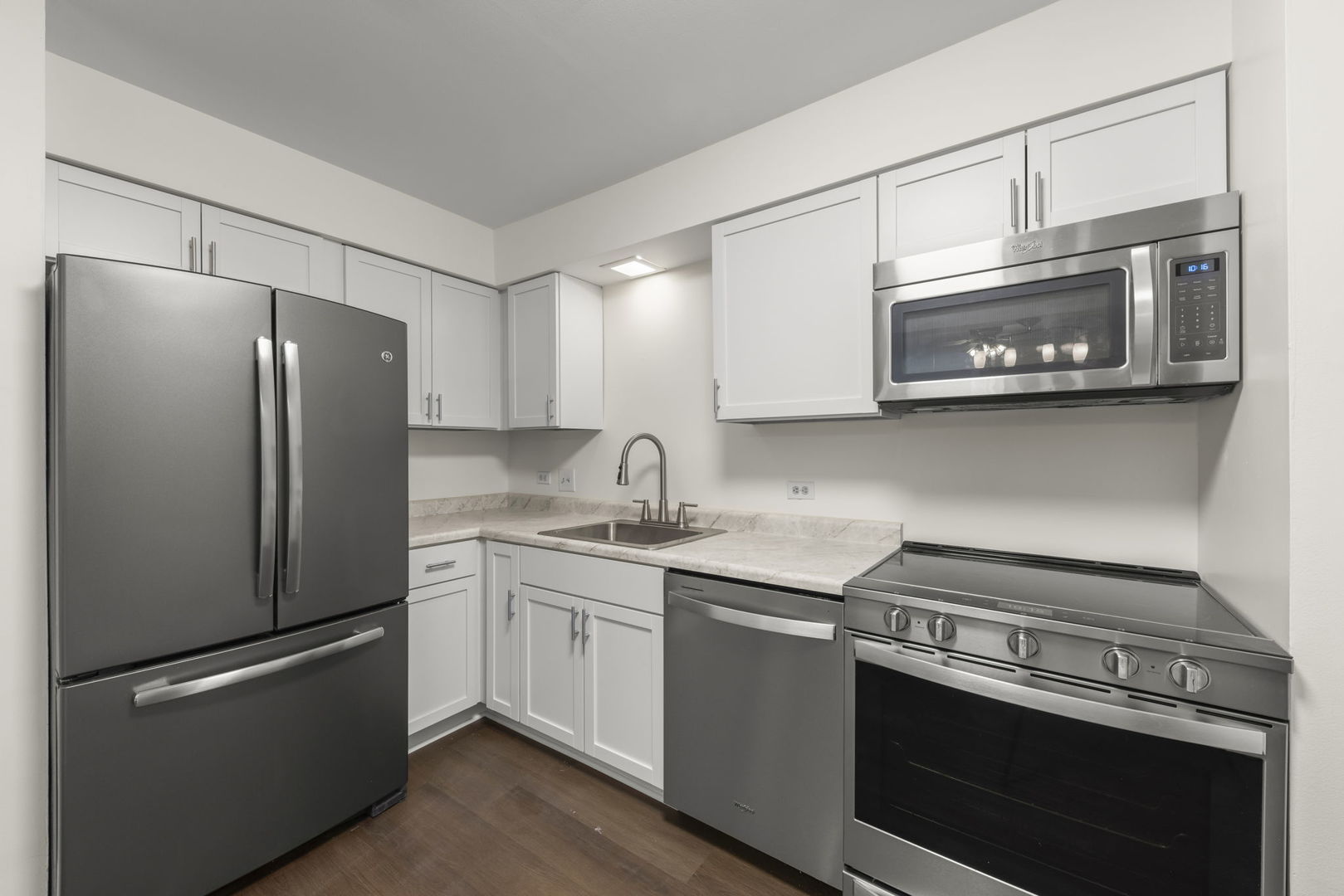 2331 Ogden Avenue #4, Downers Grove, IL 60515