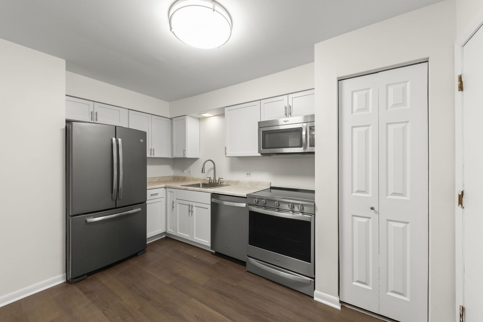 2331 Ogden Avenue #4, Downers Grove, IL 60515