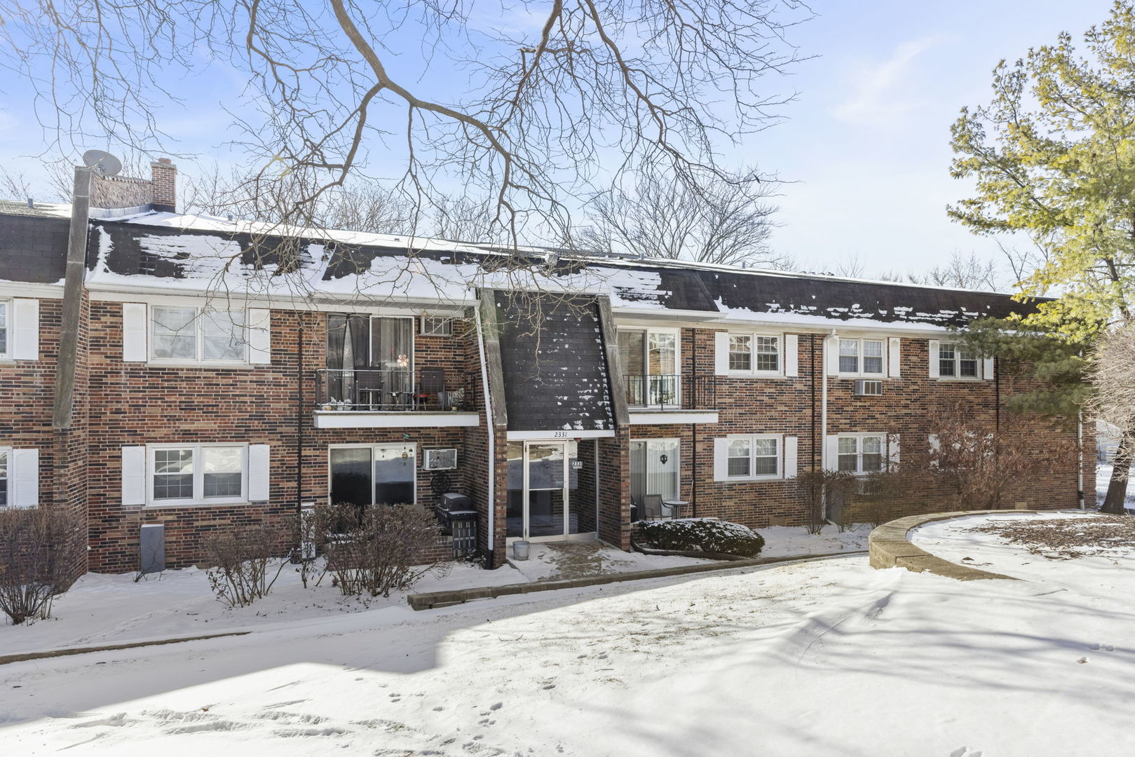 2331 Ogden Avenue #4, Downers Grove, IL 60515