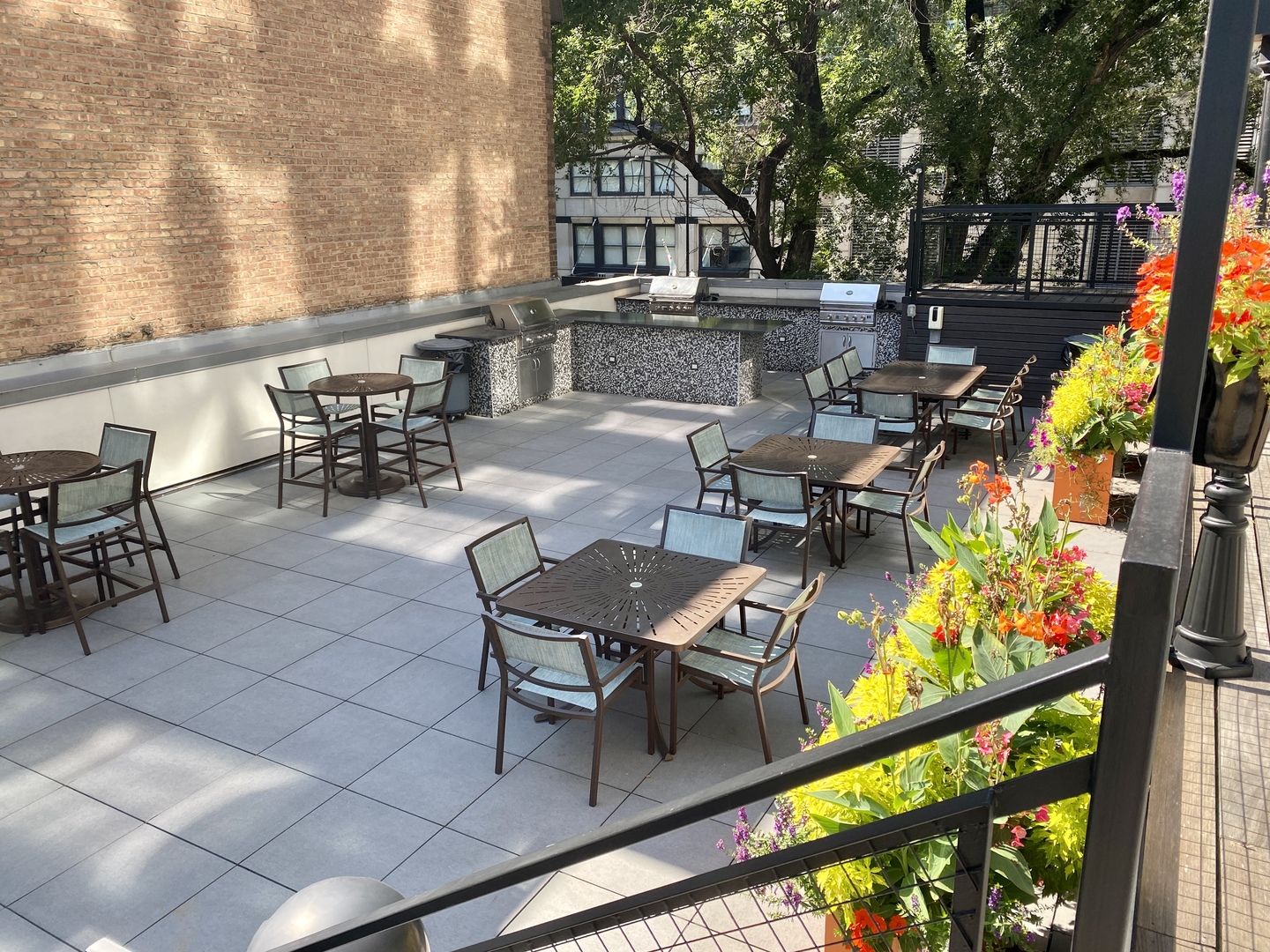 21 W Goethe Street #2A, Chicago, IL 60610