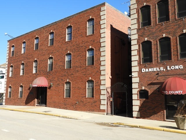 5 S County Street, Waukegan, IL 60085