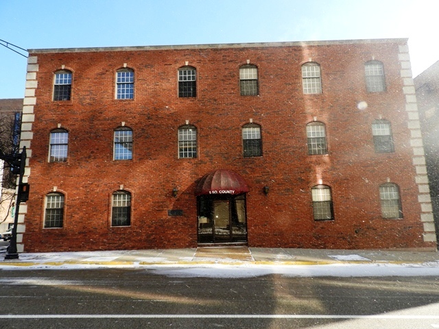 5 S County Street, Waukegan, IL 60085