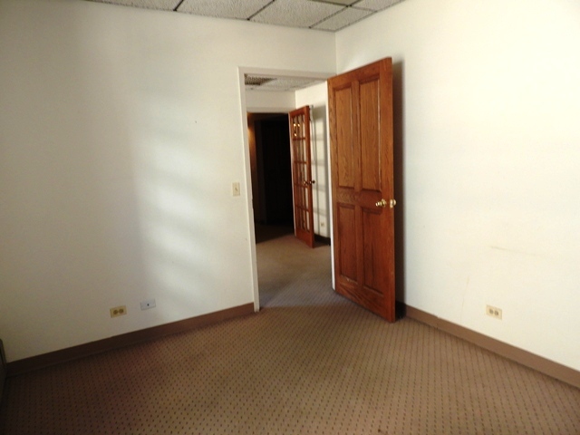 5 S County Street, Waukegan, IL 60085