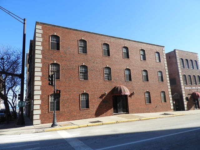 5 S County Street, Waukegan, IL 60085