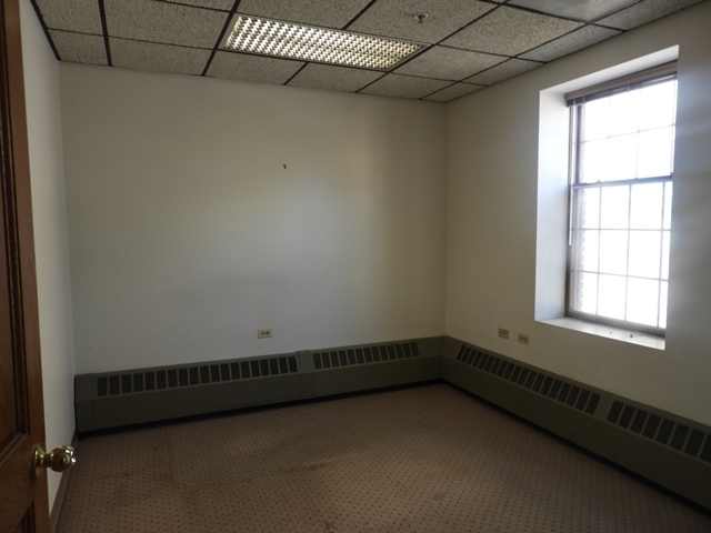 5 S County Street, Waukegan, IL 60085