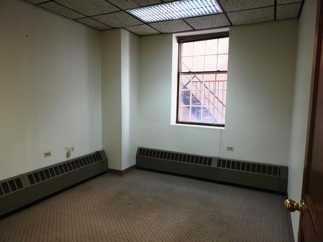 5 S County Street, Waukegan, IL 60085