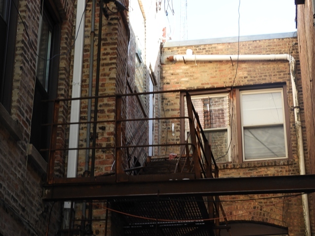 5 S County Street, Waukegan, IL 60085