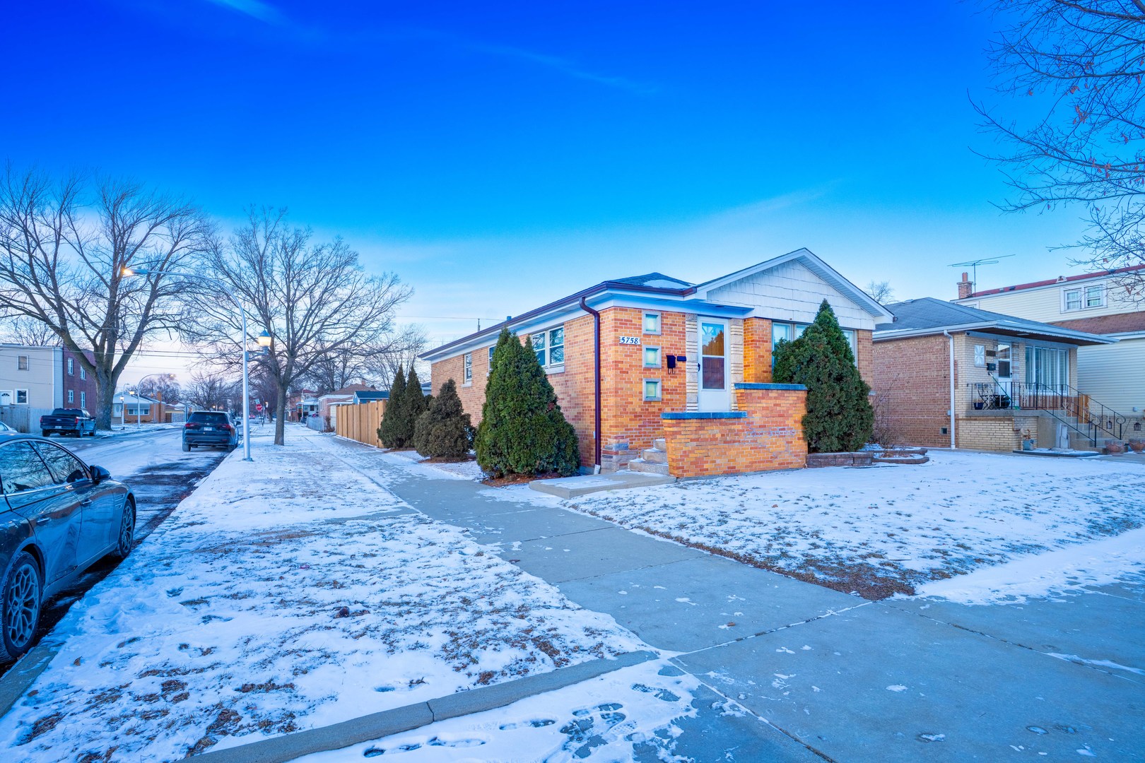 5758 W 64th Place, Chicago, IL 60638