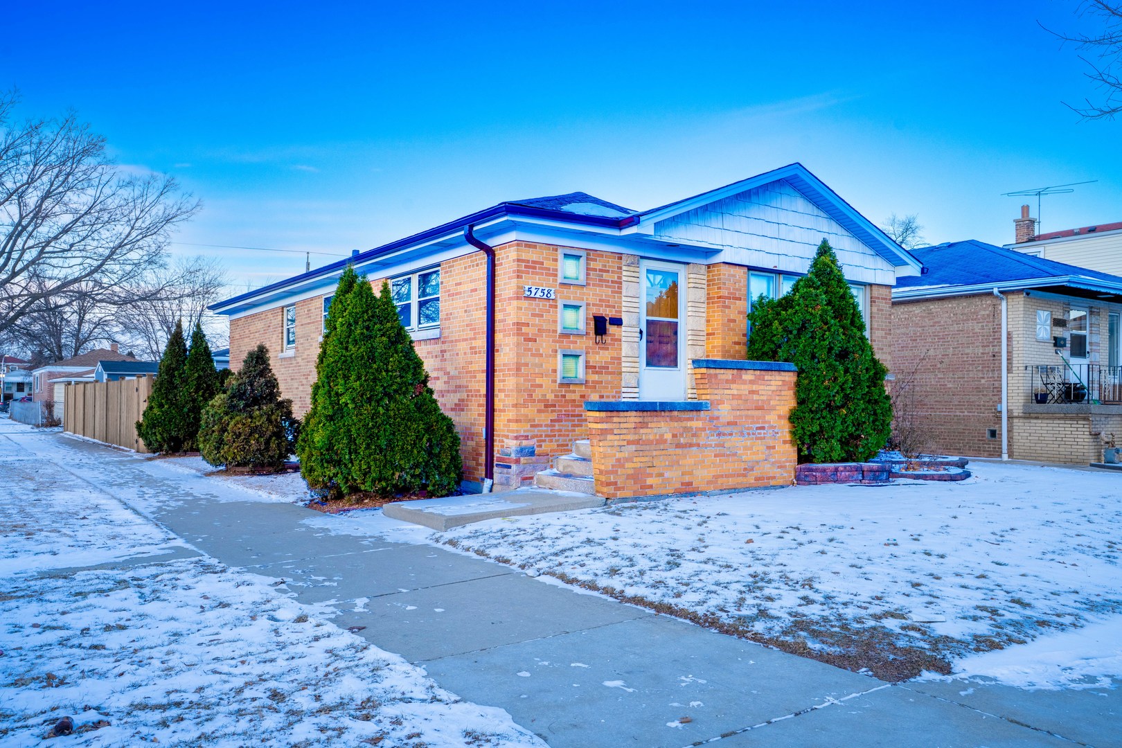 5758 W 64th Place, Chicago, IL 60638