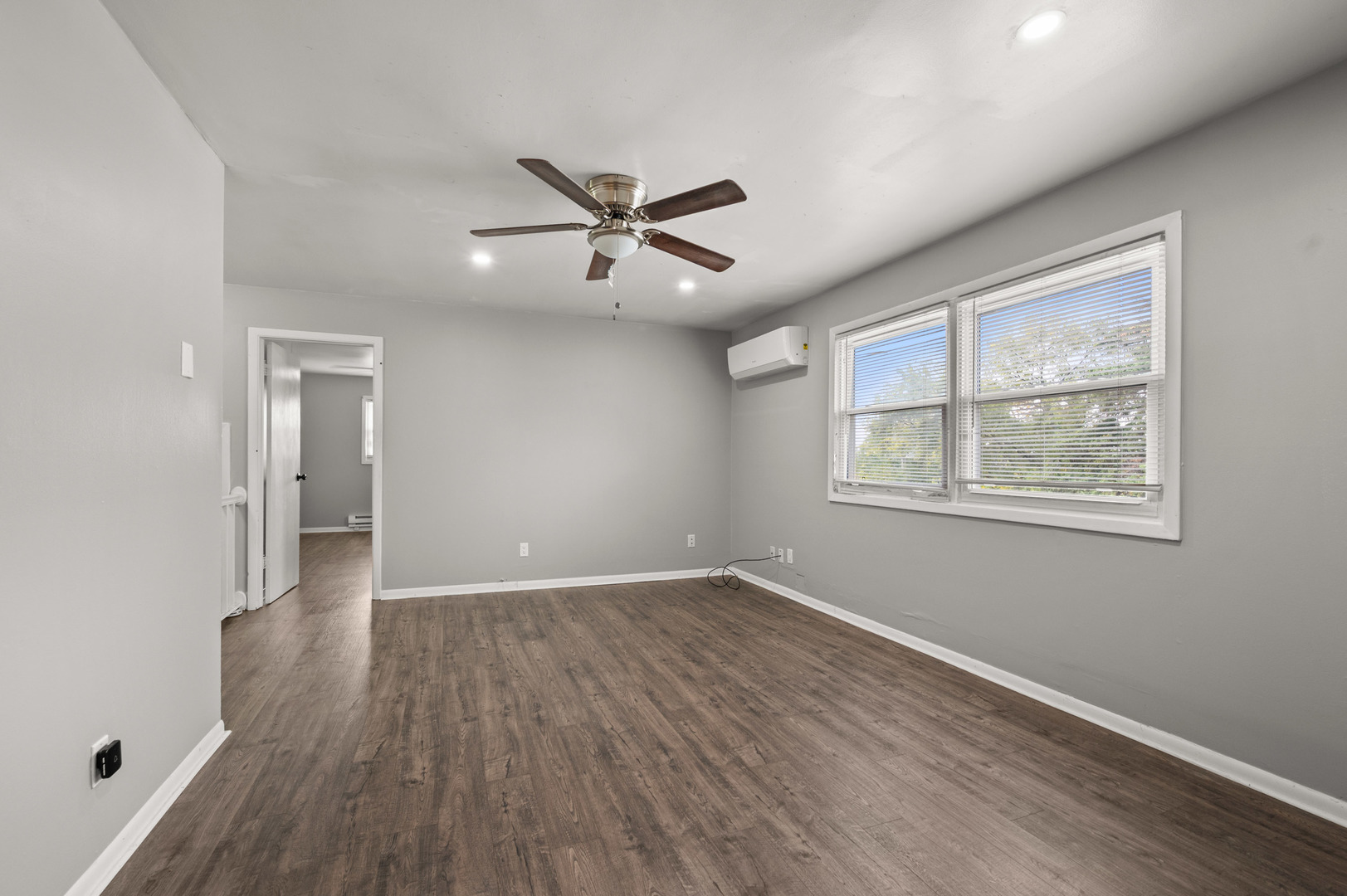 304 Hankes Avenue, Aurora, IL 60505