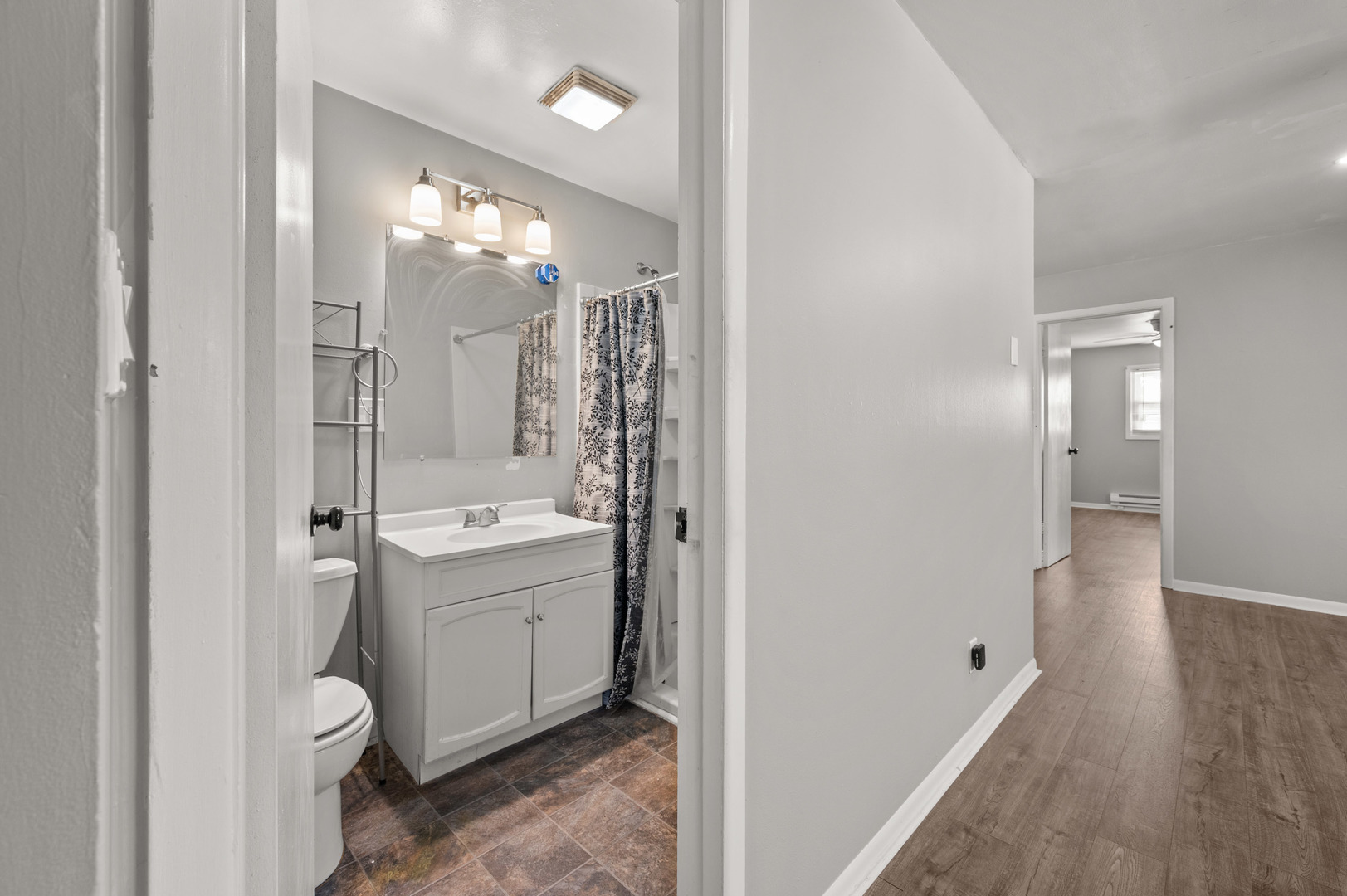 304 Hankes Avenue, Aurora, IL 60505