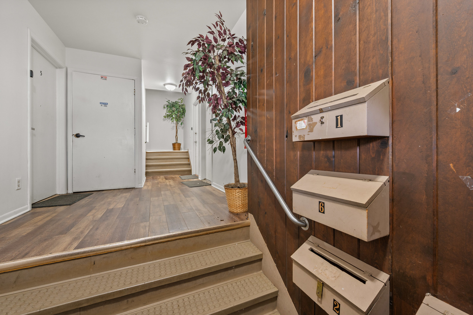 304 Hankes Avenue, Aurora, IL 60505