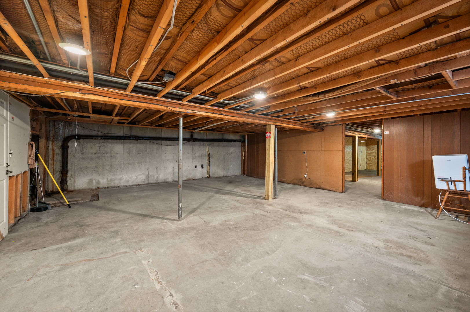 304 Hankes Avenue, Aurora, IL 60505