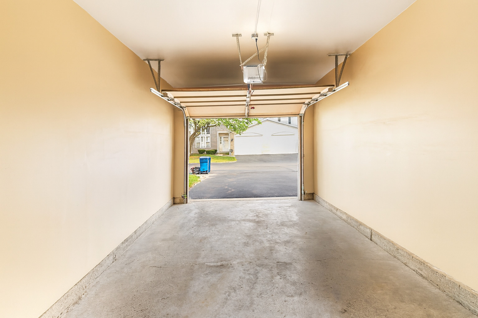 6771 E Wellsley Court, Gurnee, IL 60031