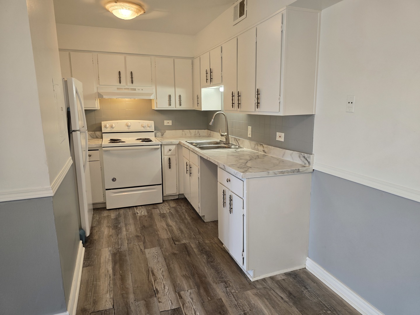 17701 PARK Boulevard #304, Lansing, IL 60438