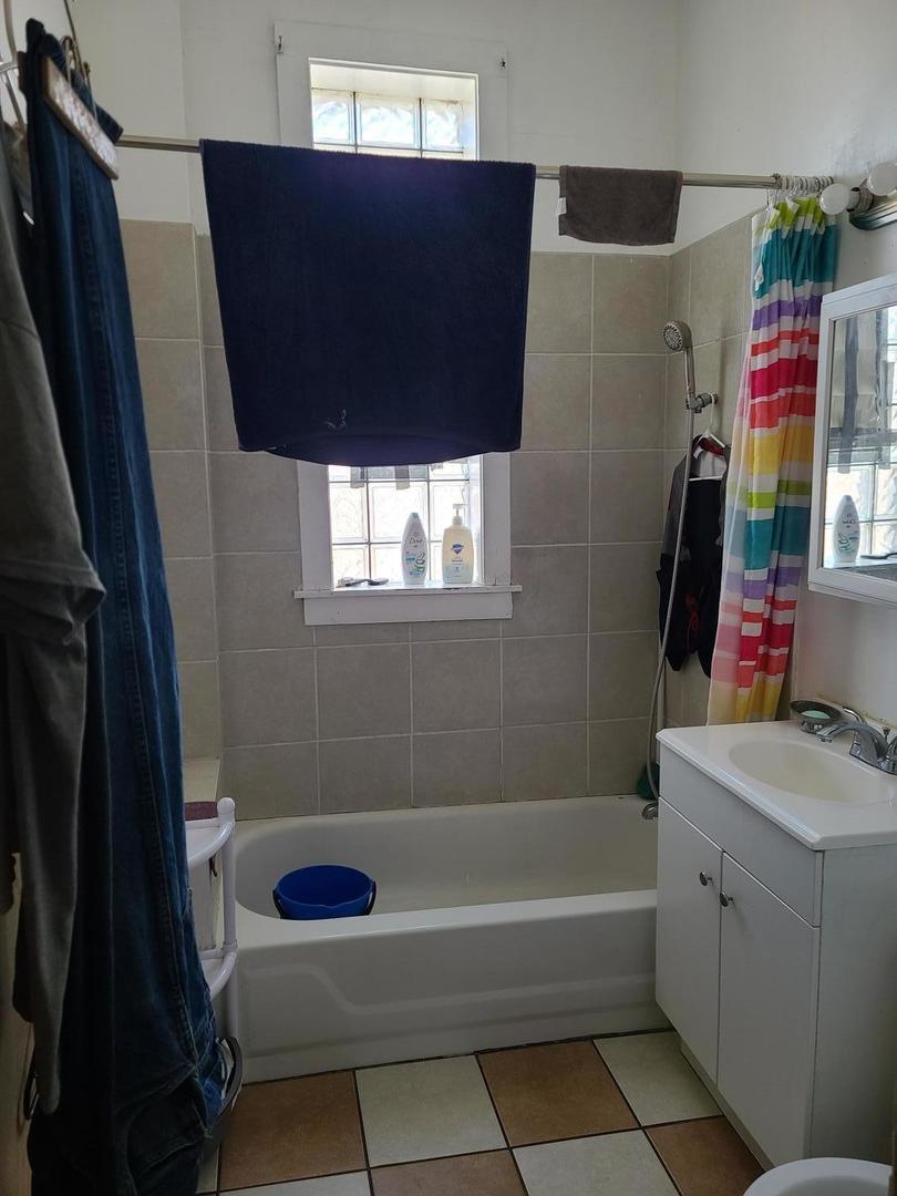 935 E 75th Street, Chicago, IL 60619