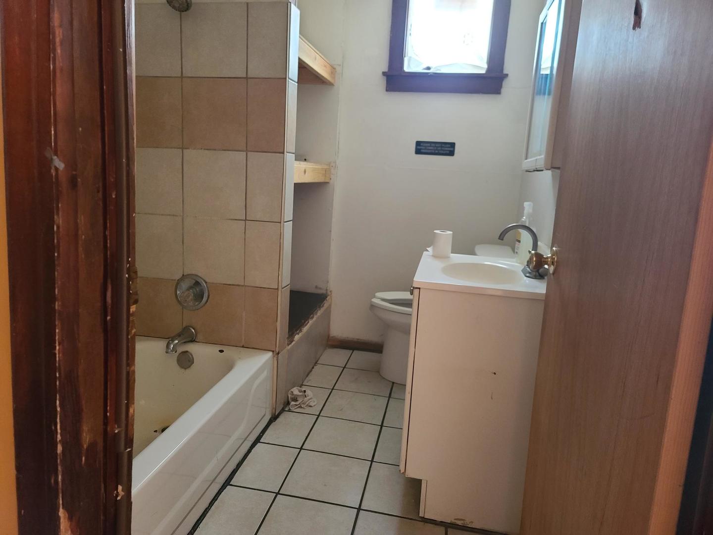 935 E 75th Street, Chicago, IL 60619