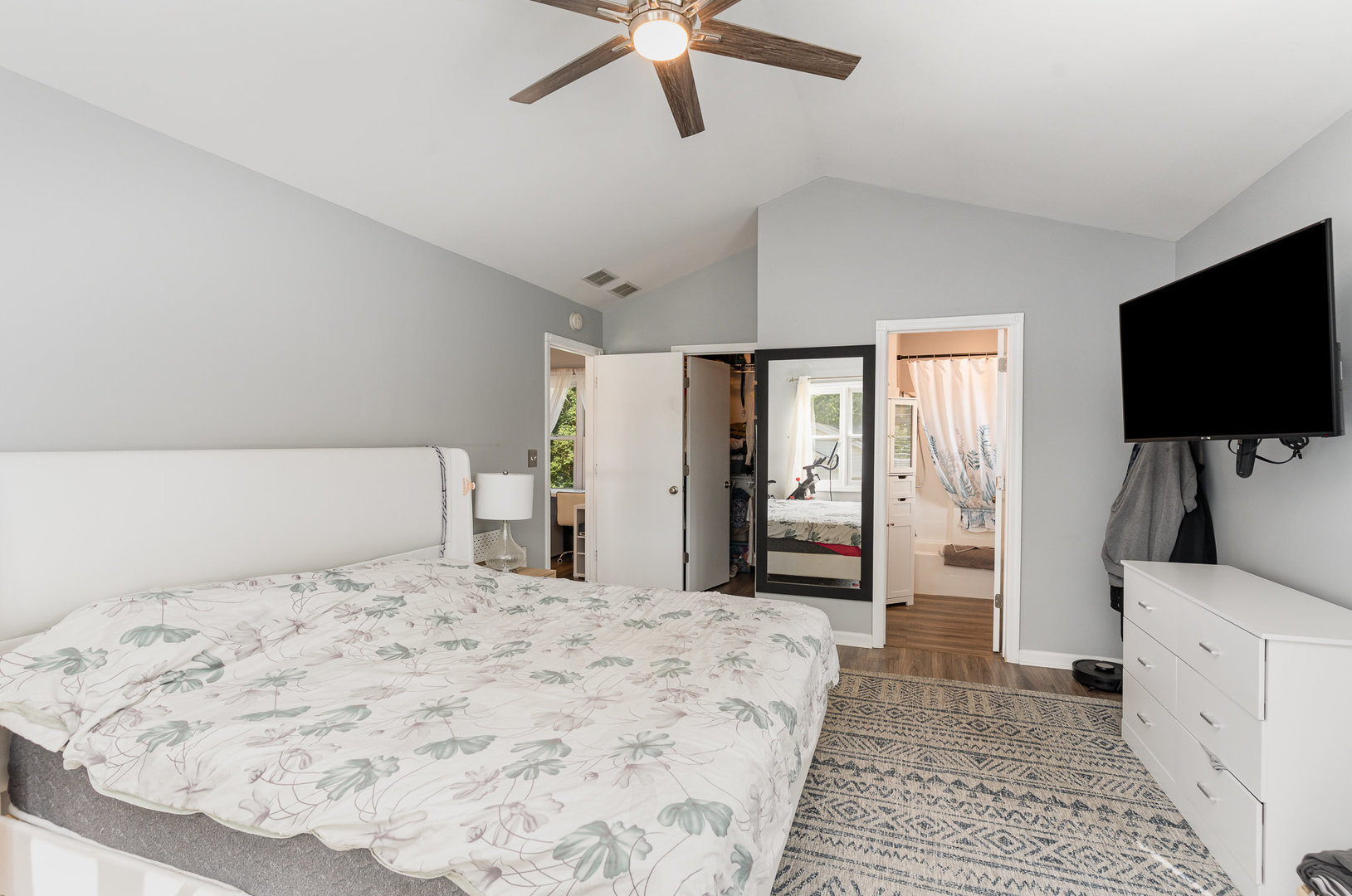 6032 S Lake Shore Drive, Cary, IL 60013