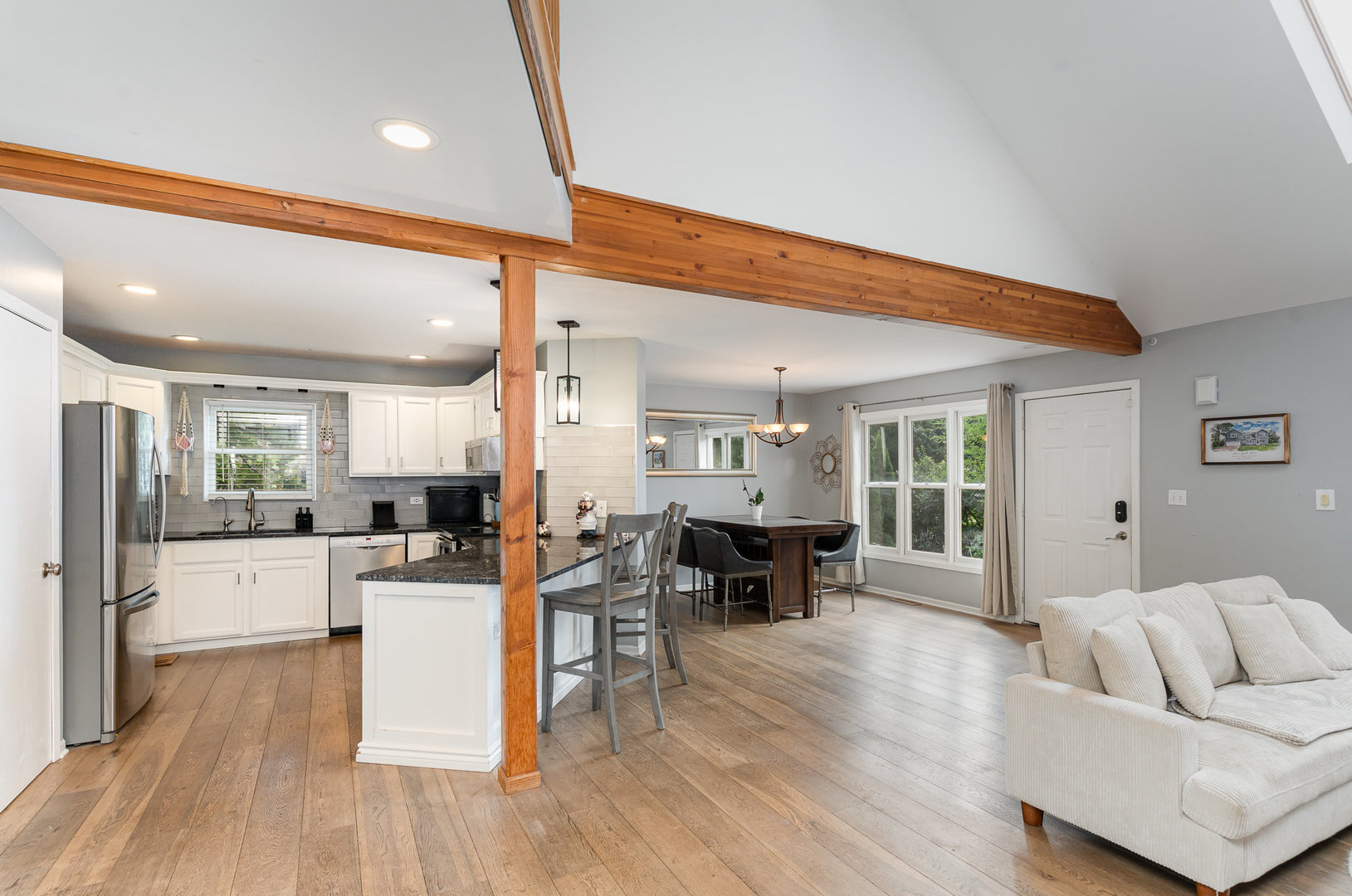 6032 S Lake Shore Drive, Cary, IL 60013