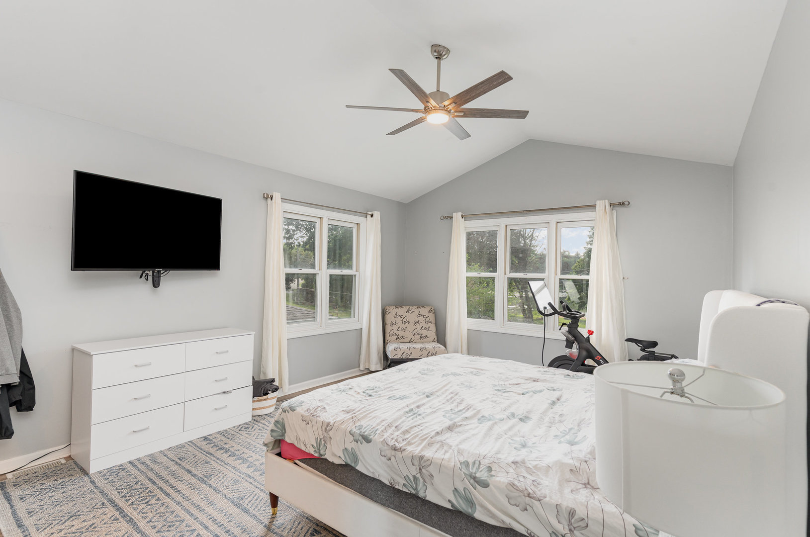 6032 S Lake Shore Drive, Cary, IL 60013