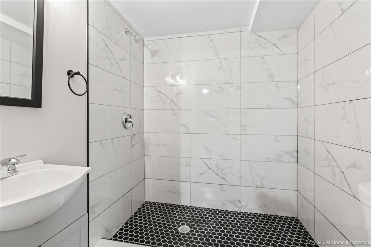 16211 Joyce Circle, South Holland, IL 60473