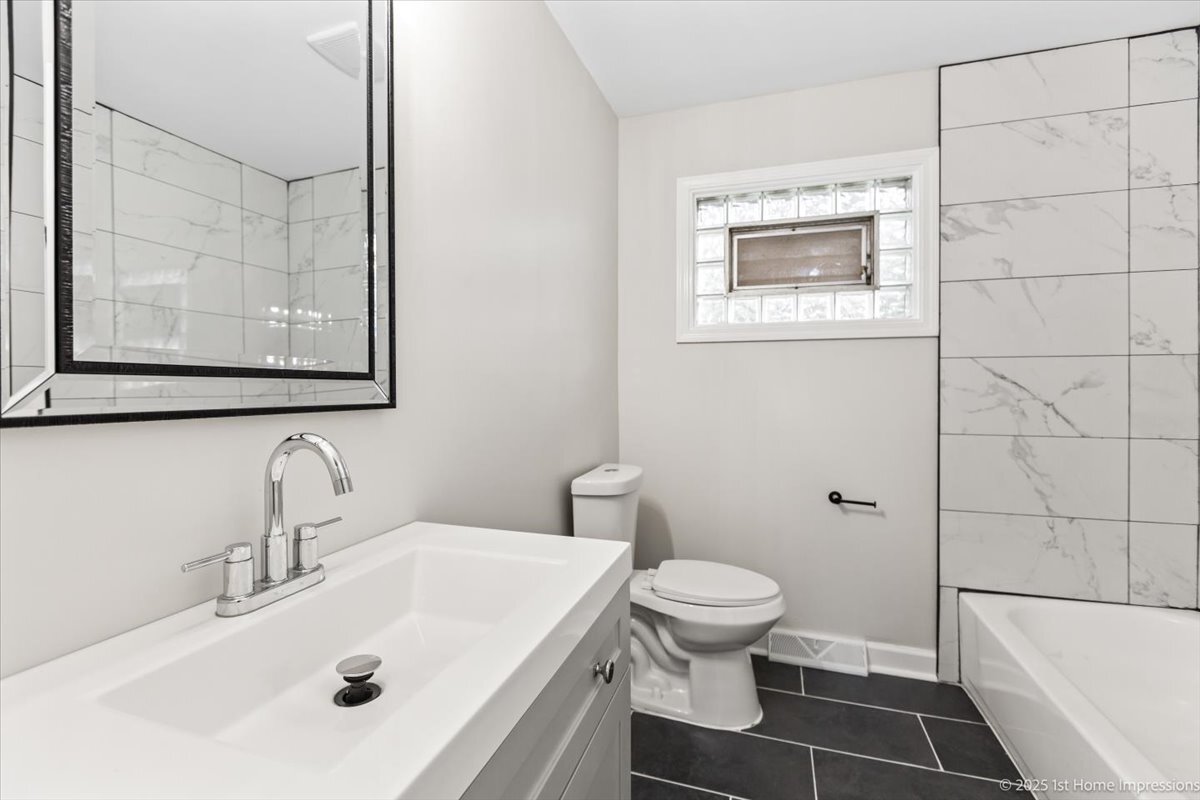 16211 Joyce Circle, South Holland, IL 60473