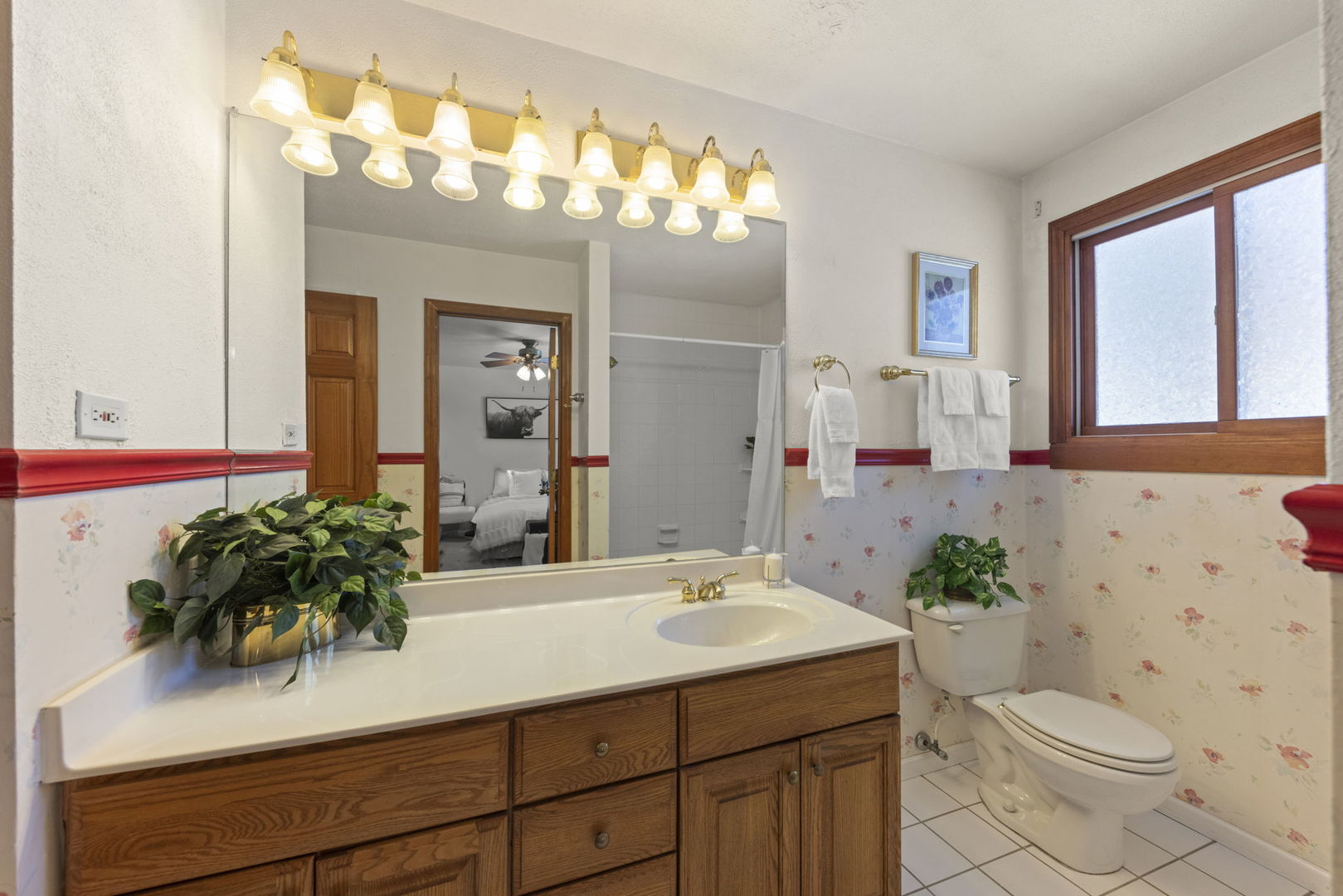 1922 Cambridge Lane, Wheaton, IL 60189