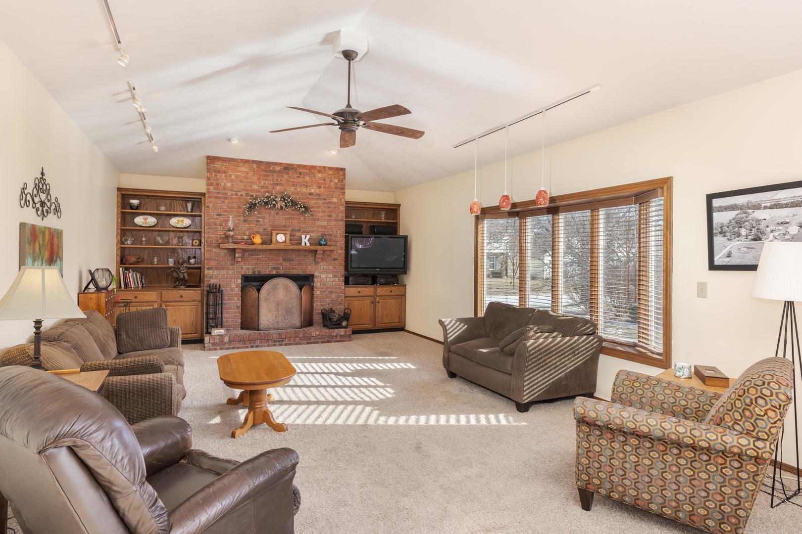 2813 Stonehurst Drive, Bloomington, IL 61704