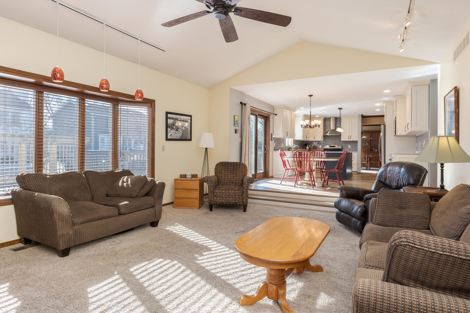 2813 Stonehurst Drive, Bloomington, IL 61704