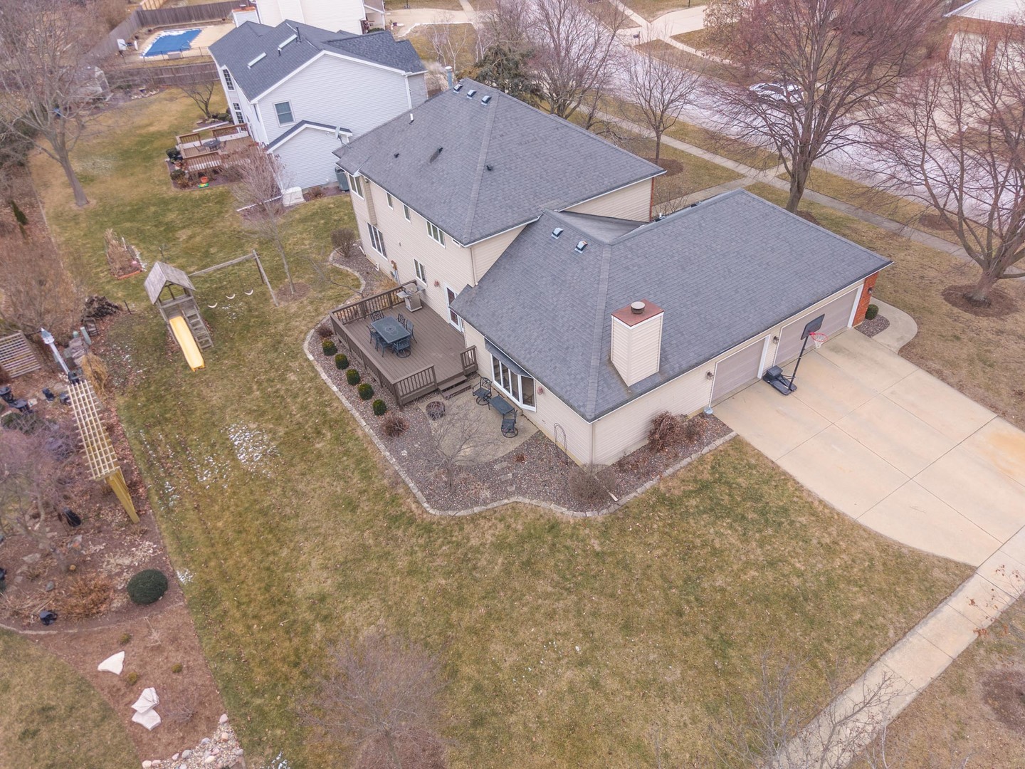 2813 Stonehurst Drive, Bloomington, IL 61704